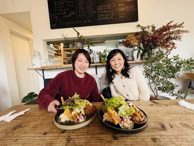 屋外で過ごすLIFE Labの仲間