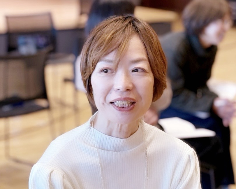 仲間と学びを深める様子